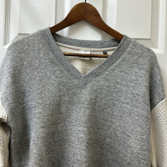 Cabi Fusion V-Neck Cropped Sweatshirt with Cable Knit Sleeves - Picture 4 of 10